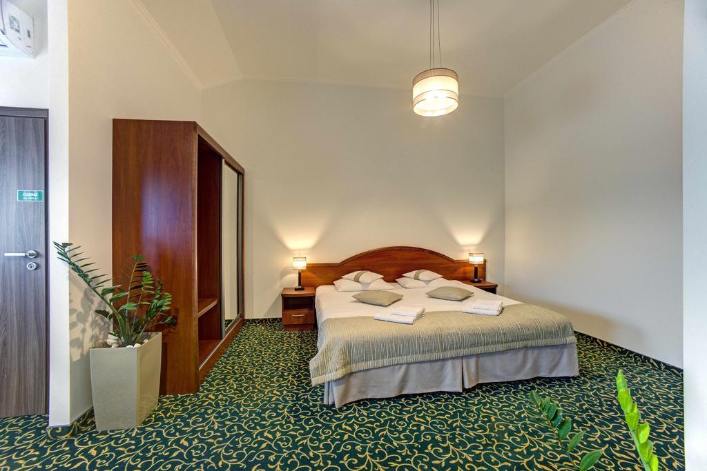 Hotel Szelców Lesko Exterior foto