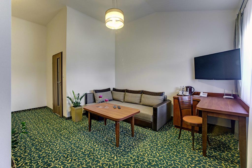 Hotel Szelców Lesko Exterior foto